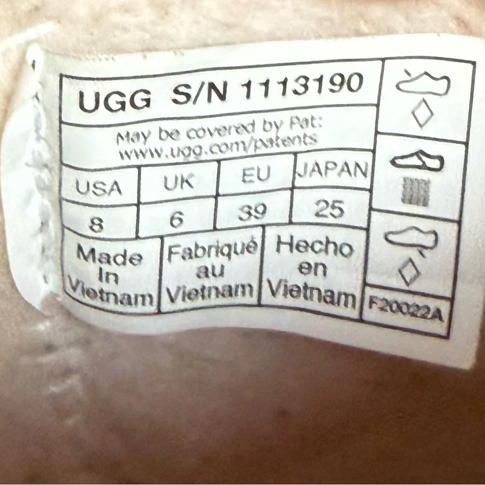 UGG‎ Classic Clear Mini Boot Faux Shearling Natural/Blk Sz 8 *FLAW*